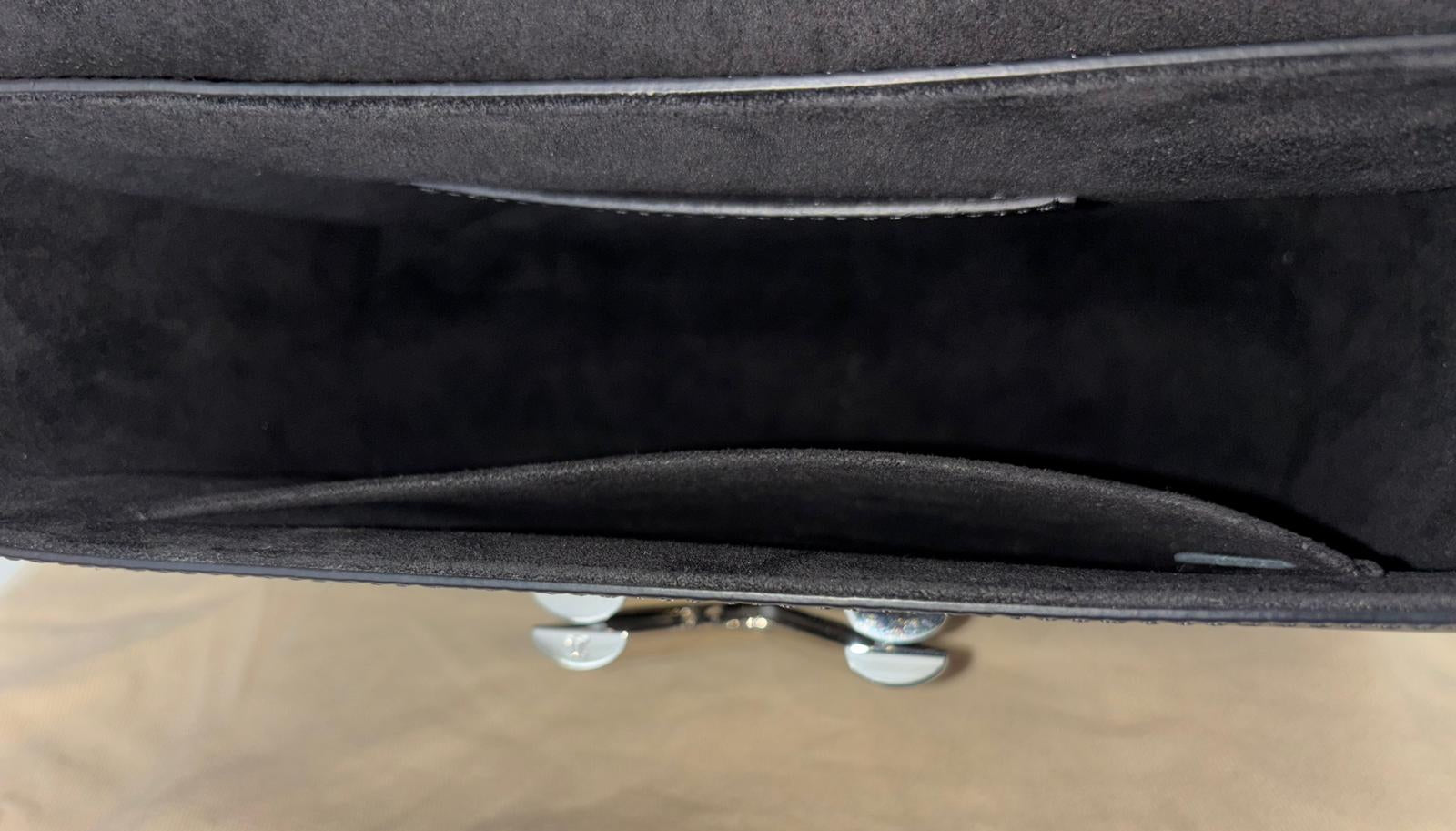 Louis vuitton Twist MM Epi Leather Black image 9